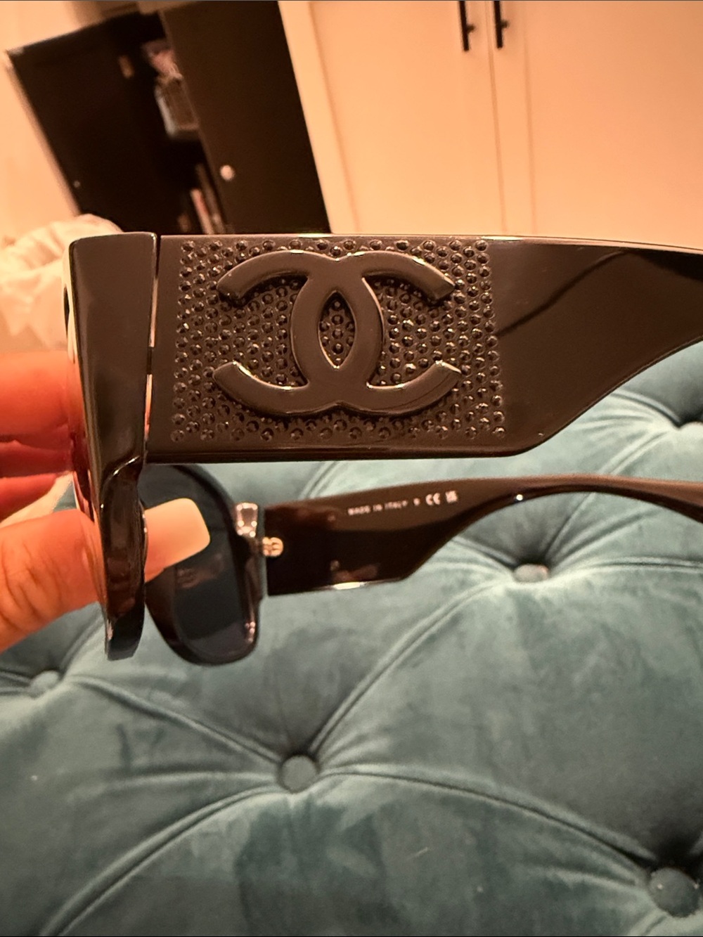 CHANEL Oversized Black Shield Sunglasses - Picture 6 of 7
